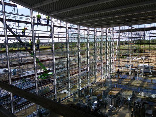 Terminal lotniczy: w rok od rozpoczęcia kończą dach 