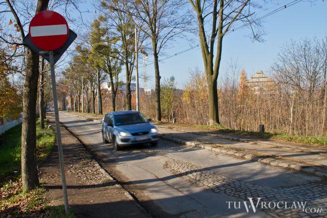 Przeciąga się remont ulicy Przyjaźni. Wciąż nie wiadomo, ile drzew pójdzie do wycinki
