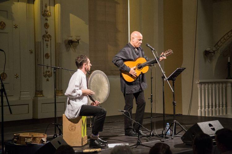 Ekspert od muzyki sefardyjskiej zagrał koncert w Synagodze pod Białym Bocianem [ZDJĘCIA]