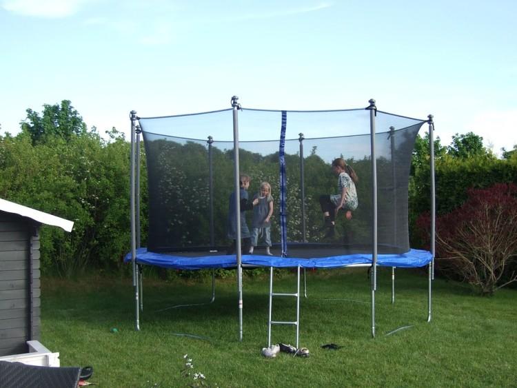 Wrocław: pijany 39-latek chciał ukraść trampolinę. Nie pierwszą