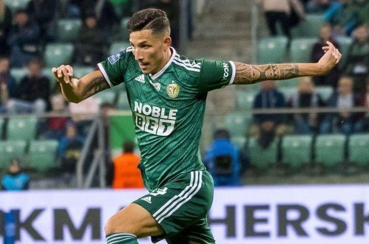 Erik Exposito nie zagra w meczu z Lechem. Napastnik doznał kontuzji