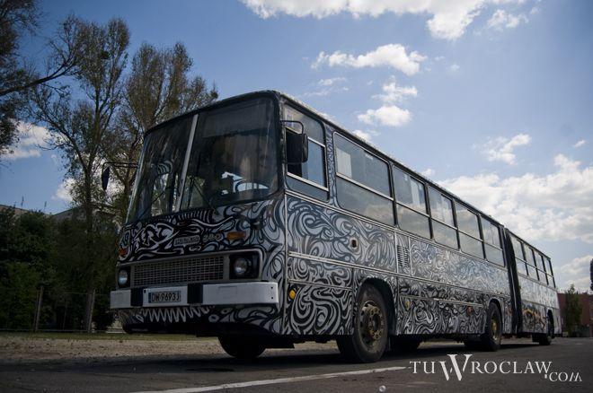 Na wrocławskie ulice wyjechał nietypowy autobus, wiemy gdzie go spotkać