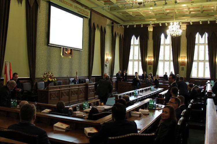 Młodzież przejmuje rządy we Wrocławiu. W poniedziałek rusza Młodzieżowa Rada Miejska