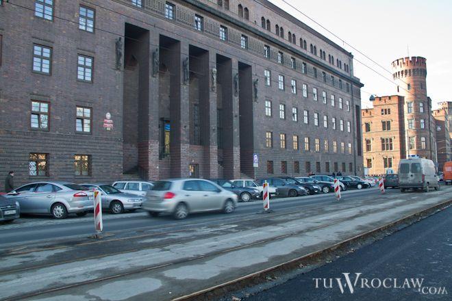 Jest pomysł na prowizoryczny remont torów na Podwalu. Prace skończą się wiosną