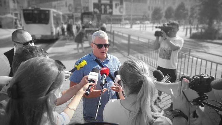 Rodowity Brytyjczyk nowym głosem MPK. W pojazdach już można usłyszeć nowe komunikaty [AUDIO]