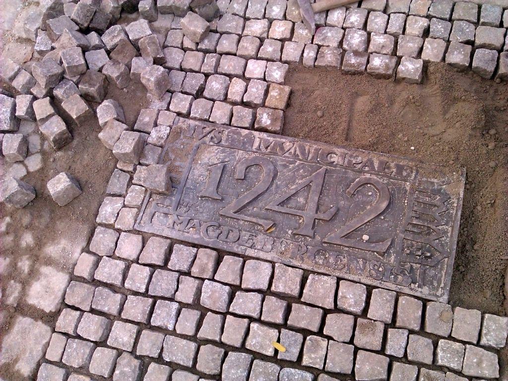 Ścieżkę historyczną na pl. Nankiera można już zobaczyć