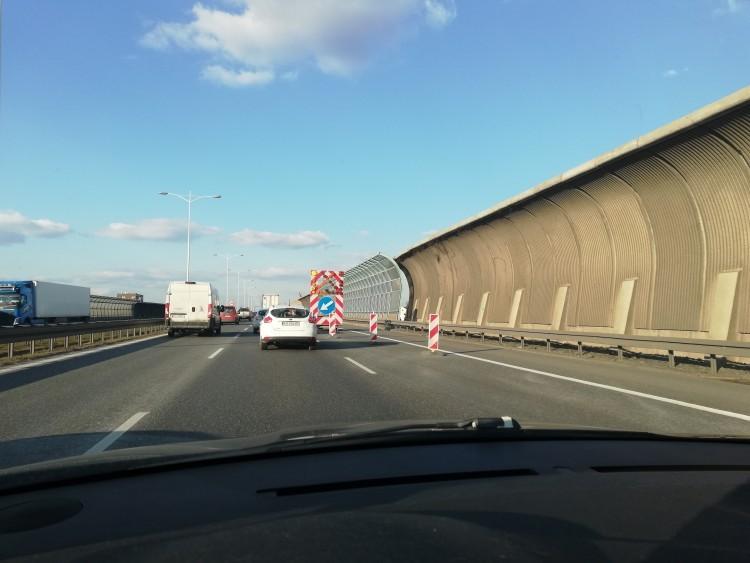 Utrudnienia na AOW. Jezdnia zwężona przez pół kilometra