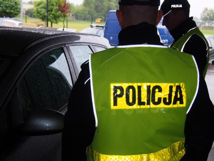 Obława we Wrocławiu. Policja znalazła auto, ale bez kierowcy