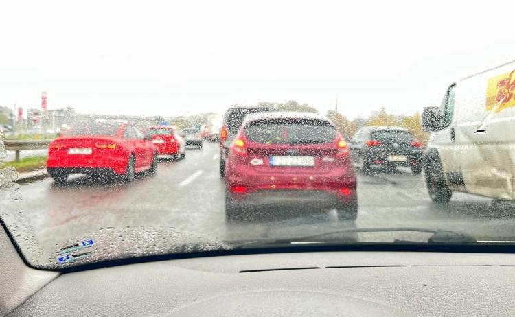 Poniedziałek we Wrocławiu w wielkim korku