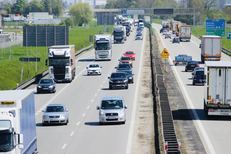 Autostrada A4: Wypadek pięciu aut. Jeden pas zablokowany