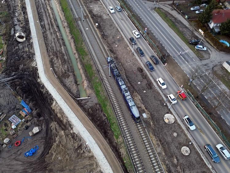 Wrocław: Dyskryminacja rowerzystów? Nowa jezdnia ulicy Kosmonautów bez drogi rowerowej