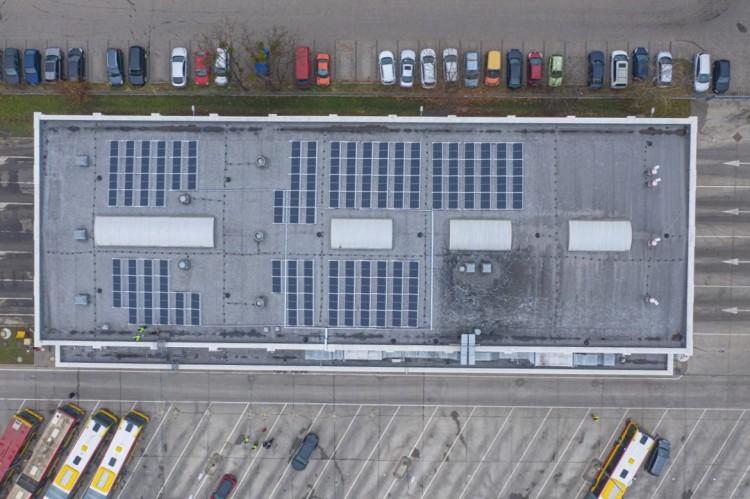 Nowa inwestycja MPK Wrocław. To instalacja fotowoltaiczna na dachu zajezdni [ZDJĘCIA]