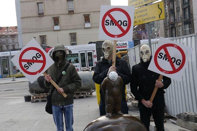 W Dzień Czystego Powietrza we Wrocławiu ludzie bili na alarm w walce ze smogiem
