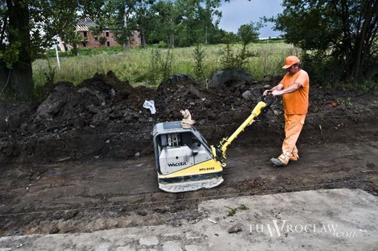 Rusza układanie nawierzchni na Swojczycach [UTRUDNIANIA DLA KIEROWCÓW]