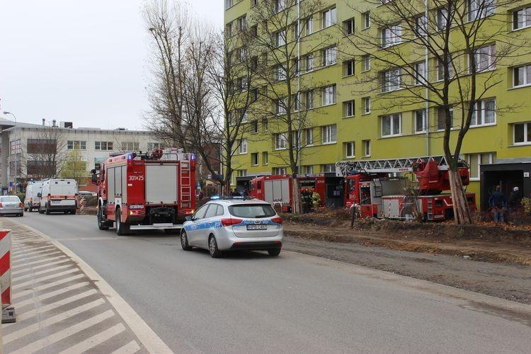 Pożar na Popowicach. Mieszkańcy opuścili blok, interweniowała straż [ZDJĘCIA]