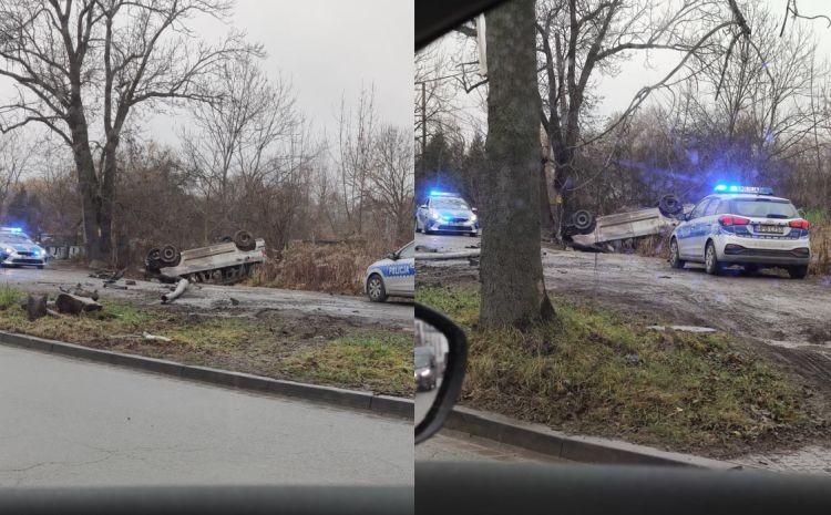 Wrocław: wypadek na Oporowie. Samochód na dachu. Policja szuka kierowcy porzuconego auta [ZDJĘCIA]