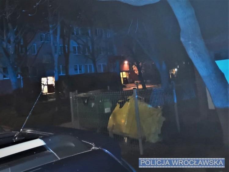 Wrocław: policjanci zatrzymali podpalacza. Udowodnili mu wzniecenie 11 pożarów