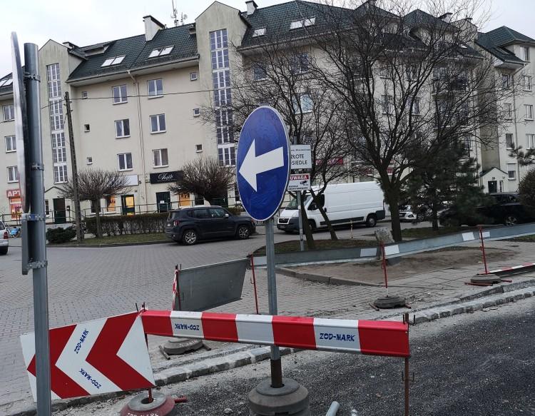 Miasto wycisza nawierzchnię ulicy na zachodzie miasta. Prace dobiegają końca [ZDJĘCIA]