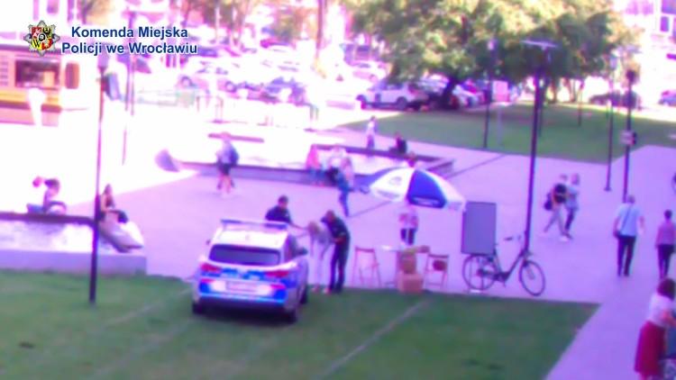 Pod Magnolią omal nie doszło do tragedii. Policjanci uratowali kobiecie życie [WIDEO]