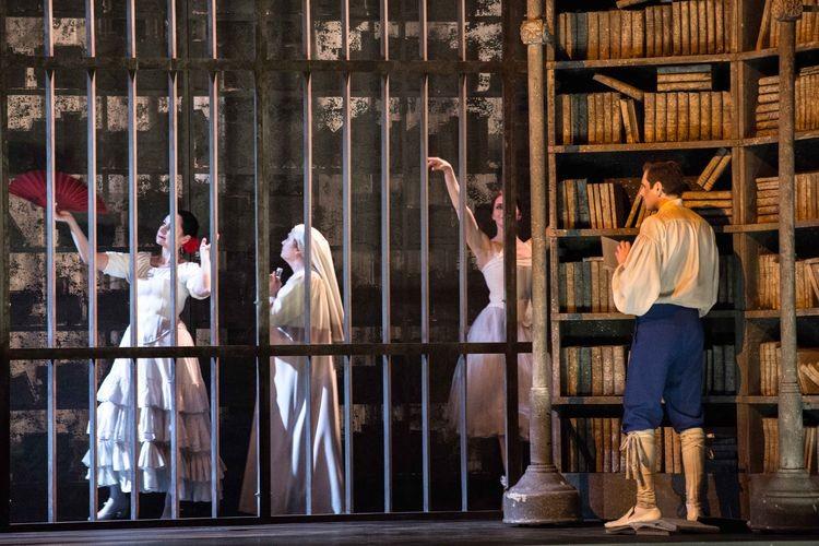 Don Giovanni w domu wariatów. Arcydzieło Mozarta po brazylijsku w Operze Wrocławskiej [ZDJĘCIA]