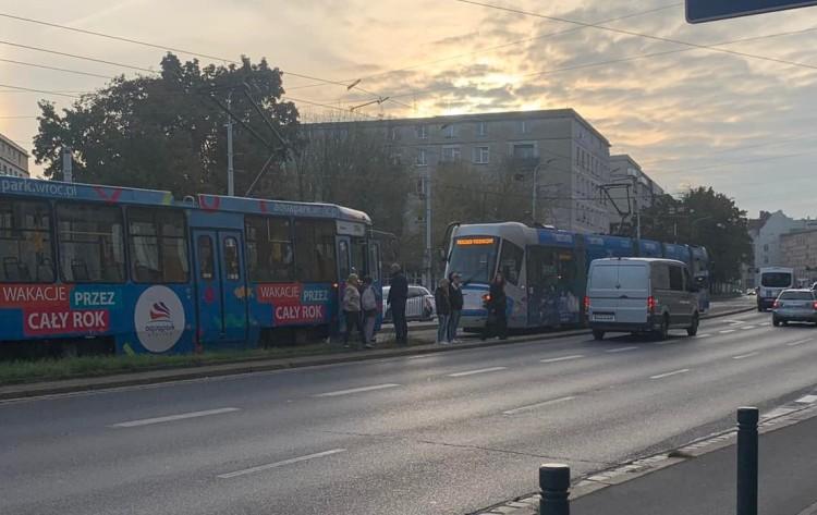 Wrocław: Korek tramwajów na placu Legionów