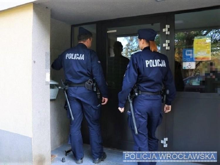Wrocław: Epidemia nie odpuszcza. Policja: „nie będzie tolerancji”