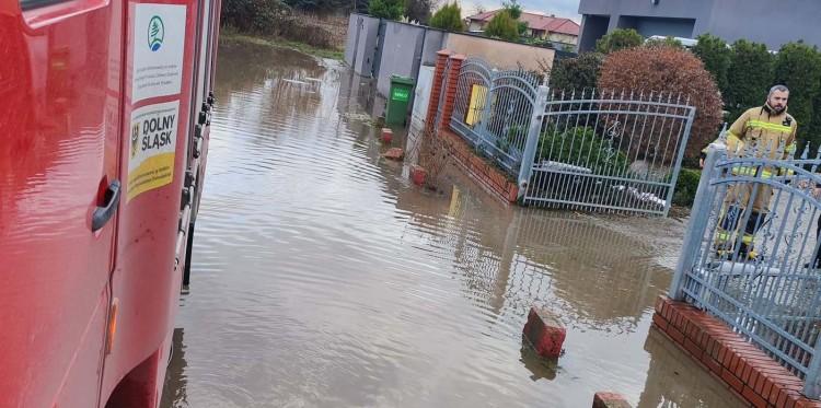 Groźnie pod Wrocławiem. Woda na podwórkach, kolejne alarmy