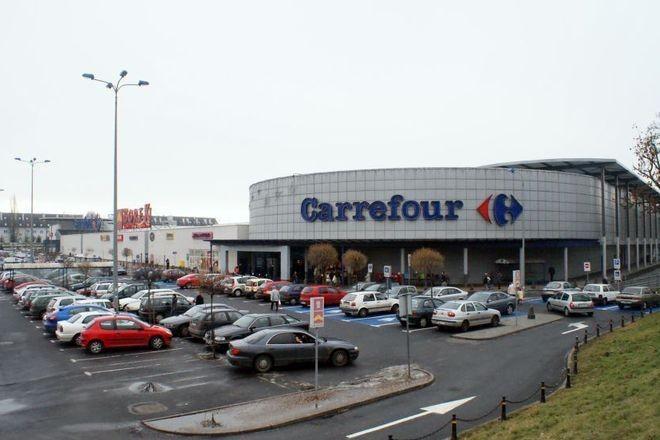 Zmiany w centrum handlowym Borek. Nowy sklep i cztery przedłużone umowy