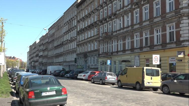 Wrocławianin przez kilka lat mieszkał z zakonserwowanymi zwłokami swojej matki [WIDEO]