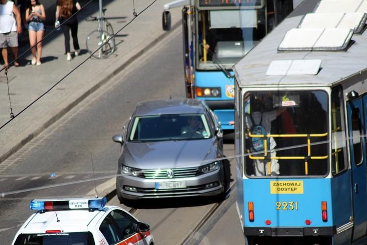 Kolizja na wydzielonym torowisku na Krupniczej [ZDJĘCIA]