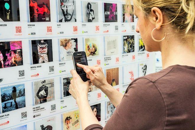 W multimedialnej bibliotece w Sky Tower będzie można legalnie pobierać na smartfony muzykę, filmy i książki