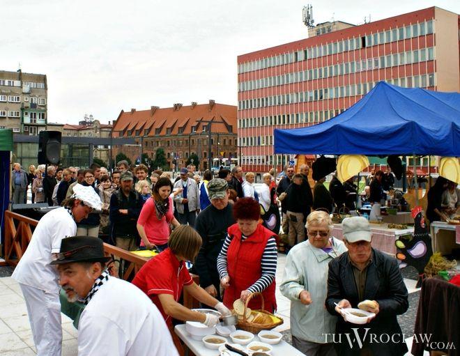 Wrocławskie jarmarki i targowiska odwiedzą goście z wielu miast Europy