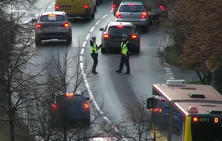 Grzechy kierowców na Kochanowskiego. Oto co nagrał policyjny dron