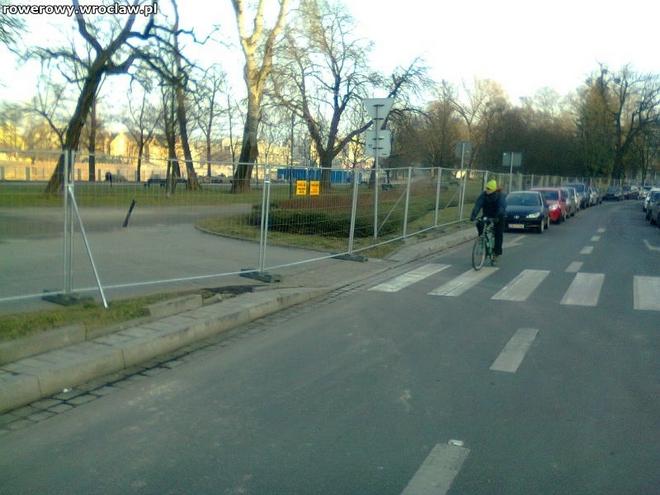 Bulwar Dunikowskiego zamknięty. Rowerzyści domagają się obiecywanego przez miasto kontrapasa 