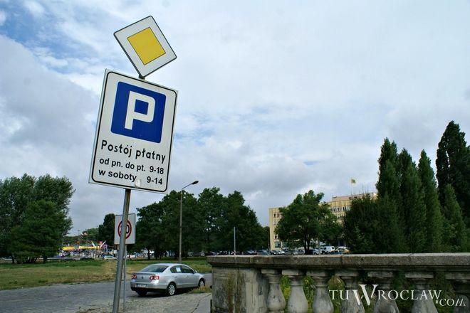 Od środy niższe kary dla kierowców, którzy przekroczą czas postoju w strefie płatnego parkowania