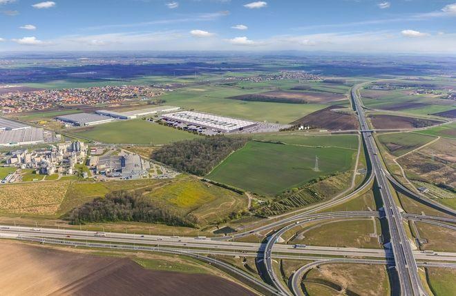 Wmurowali kamień węgielny i na dobre ruszyli z budową gigantycznych hal Amazona pod Wrocławiem