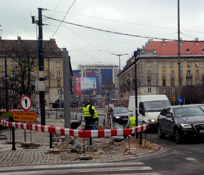 Na placu Kościuszki są już słupy pod nową sygnalizację świetlną [FOTO]
