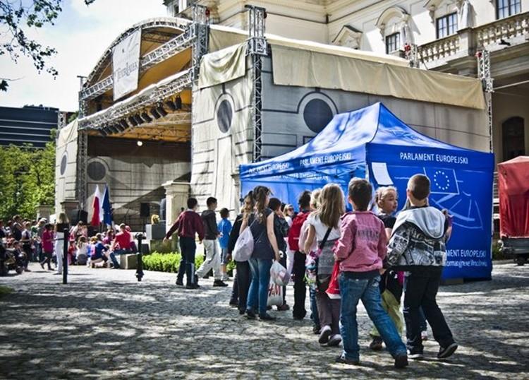 Dziś Dzień Europy. Trwa piknik na pl. Teatralnym
