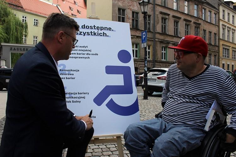Niepełnosprawny aktywista chce Wrocławia dla wszystkich. „Zaułek Solny jest symbolem indolecji miasta”