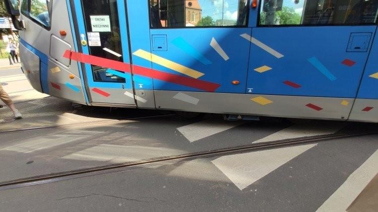 Wrocław: Tramwaj wykoleił się w centrum miasta. Spore utrudnienia
