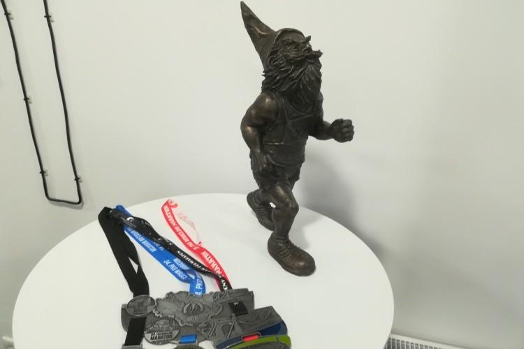 35. PKO Wrocław Maraton - biegowa Izba Pamięci i nowy, 42-centymetrowy krasnal [WIDEO]