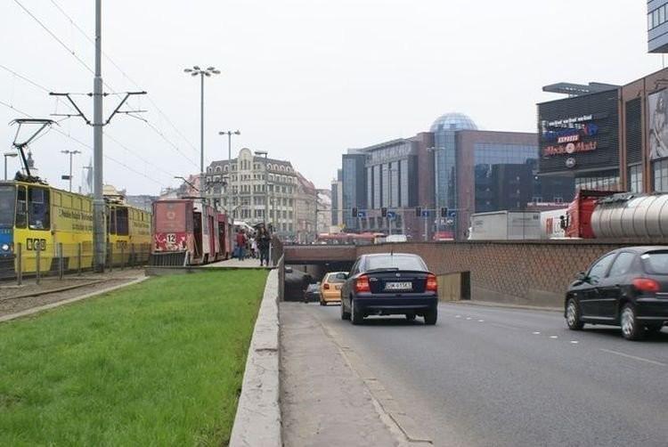 Wrocław: zamknięte tunele pod pl. Dominikańskim i zakazy parkowania na Nadodrzu