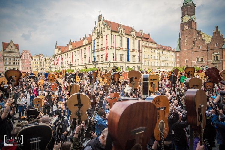 Dire Straits pomoże w biciu Gitarowego Rekordu Świata 2022