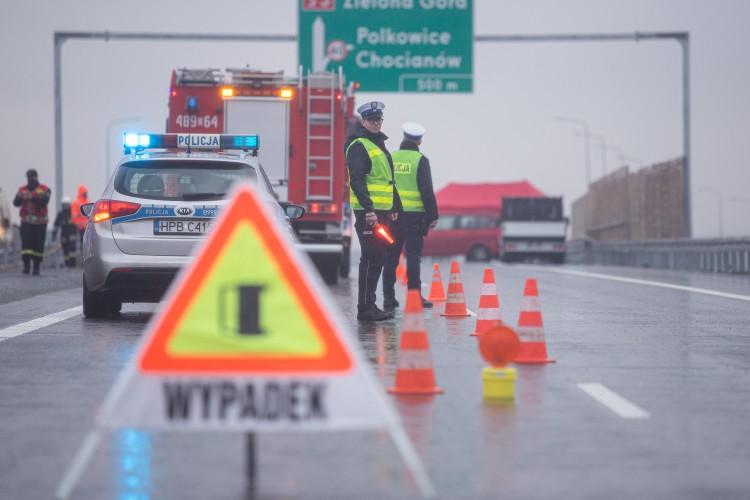 Wypadek pod Wrocławiem. Bus wypadł z drogi