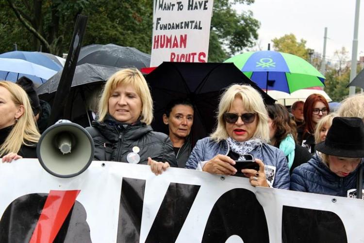 Prof. Chybicka szła w „Czarnym Marszu”, a w sejmie świadomie nie głosowała za liberalizacją prawa aborcyjnego
