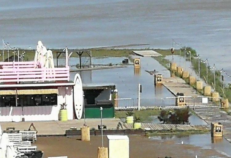 Zalana przez Odrę plaża miejska wznawia działalość [ZDJĘCIA]