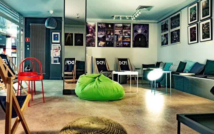 Azyl w DCF. Kino oferuje bezpłatne korepetycje i pomoc przy odrabianiu lekcji