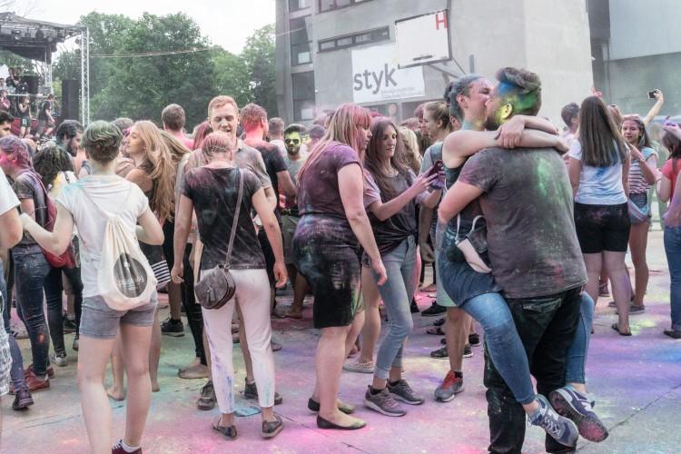 Kolorowe szaleństwo na Wittiga. Zobacz, jak się bawią studenci [DUŻO ZDJĘĆ]