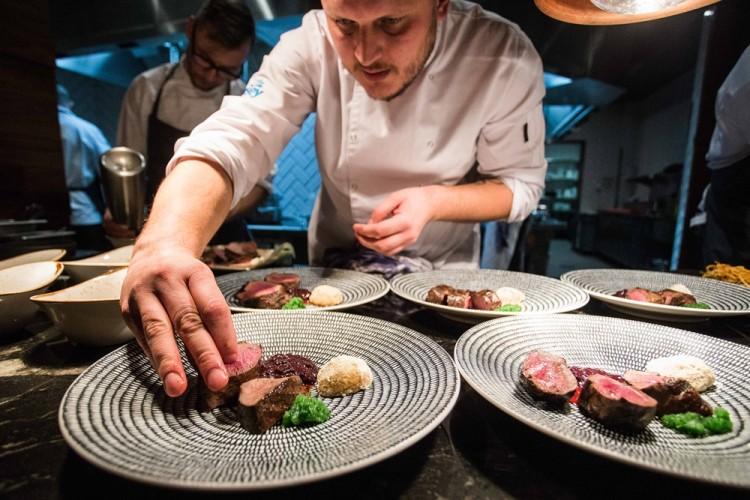 Mątwa, nigiri wołowe i jeleń z owsianką, czyli zimowe propozycje wrocławskiej restauracji [ZDJĘCIA]