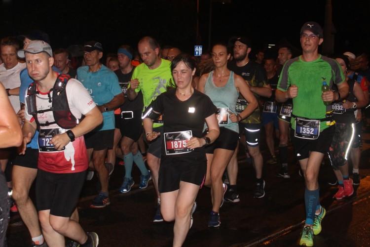 Deszczowy 7. PKO Nocny Wrocław Półmaraton za nami. Dwóch Polaków na podium [ZDJĘCIA]